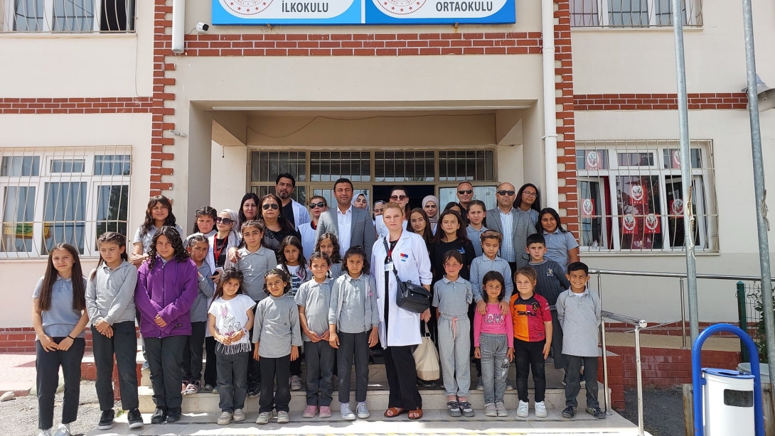 Sosyal Sorumluluk Projesi Kapsamında Samiye Naim Eğitim Vakfı  İlk/Ortaokulunda Saç Bakım Hizmeti Yapıldı