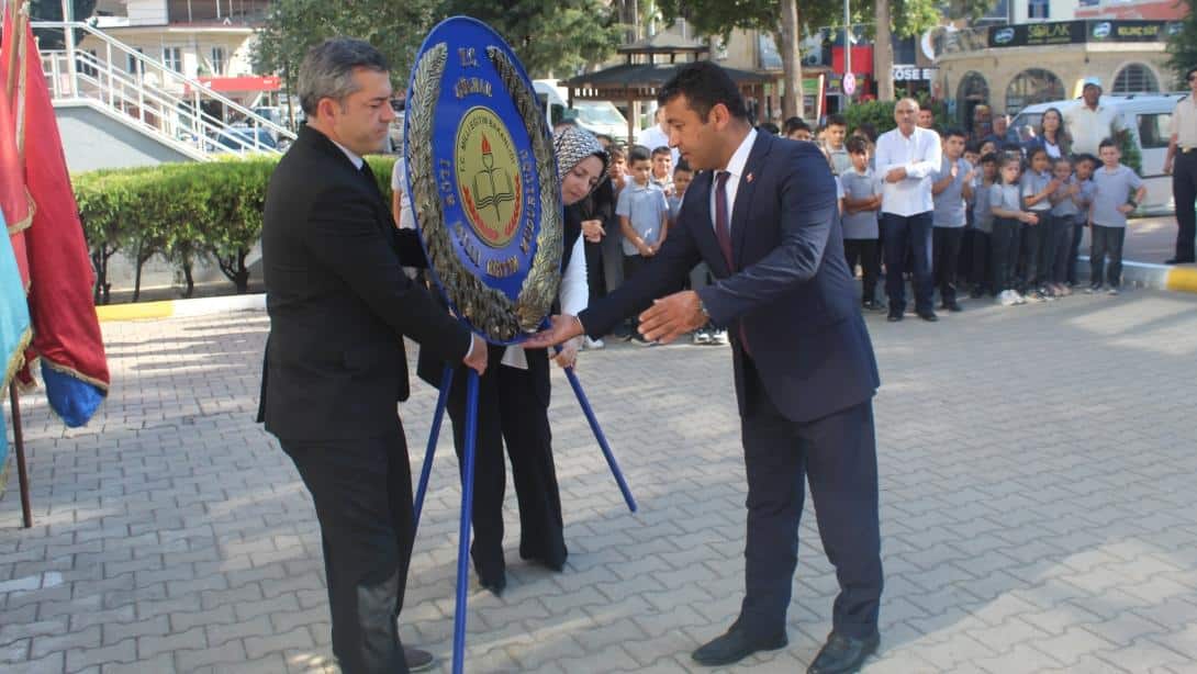 İlköğretim Haftası Çelenk Sunma ve Kutlama Programı Gerçekleştirildi
